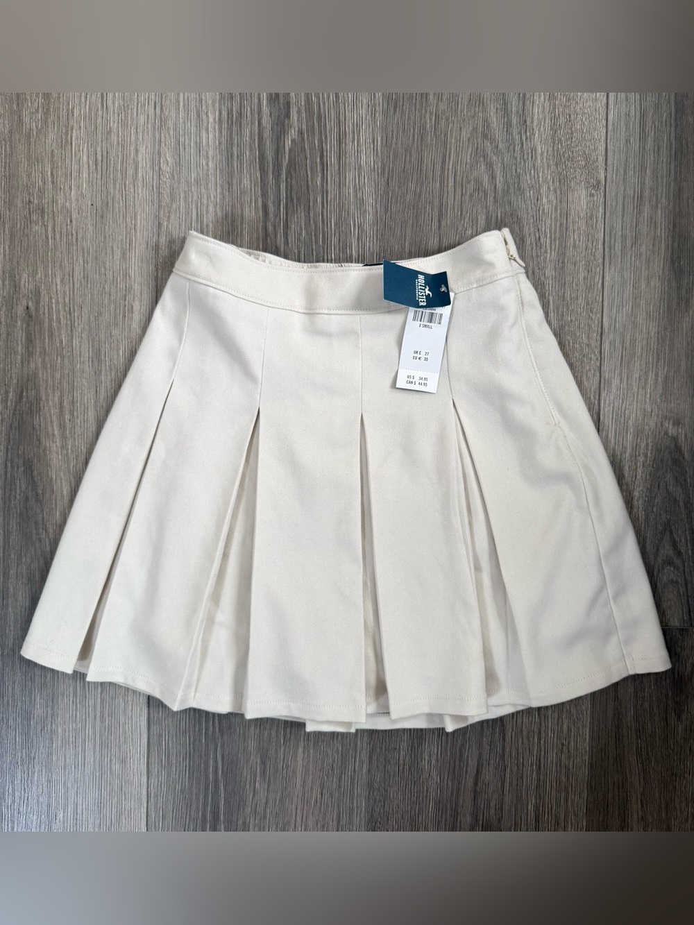 Hollister Cream/Khaki Pleated Mini Skirt Size XS NWT Preppy Academia Old Money